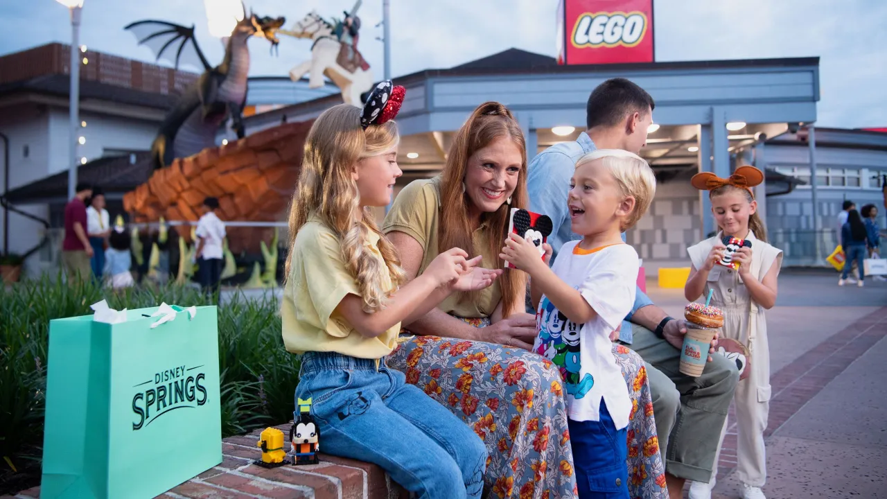 LEGO Store · Disney Springs, foto oficial Walt Disney World