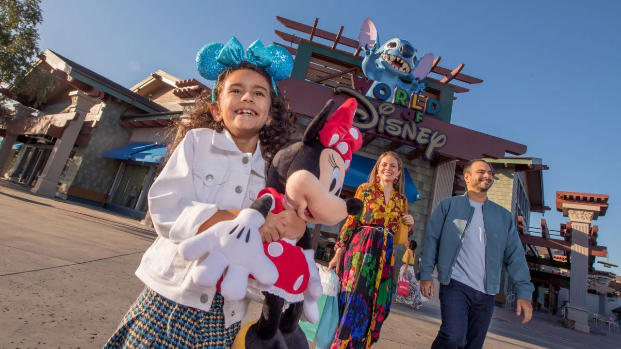 Personagens na World of Disney · Disney Springs, foto oficial Walt Disney World