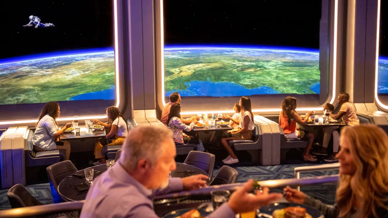 Space 220 · EPCOT, foto oficial Walt Disney World