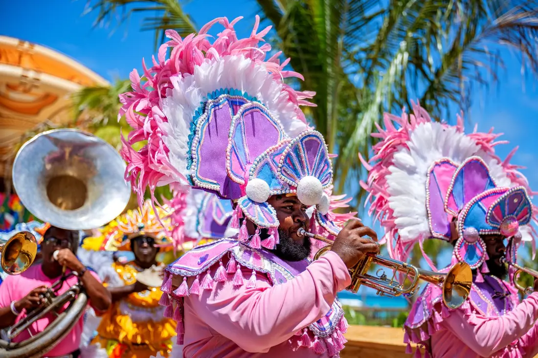 Junkanoo em Lookout Cay, foto oficial Disney Cruise Line
